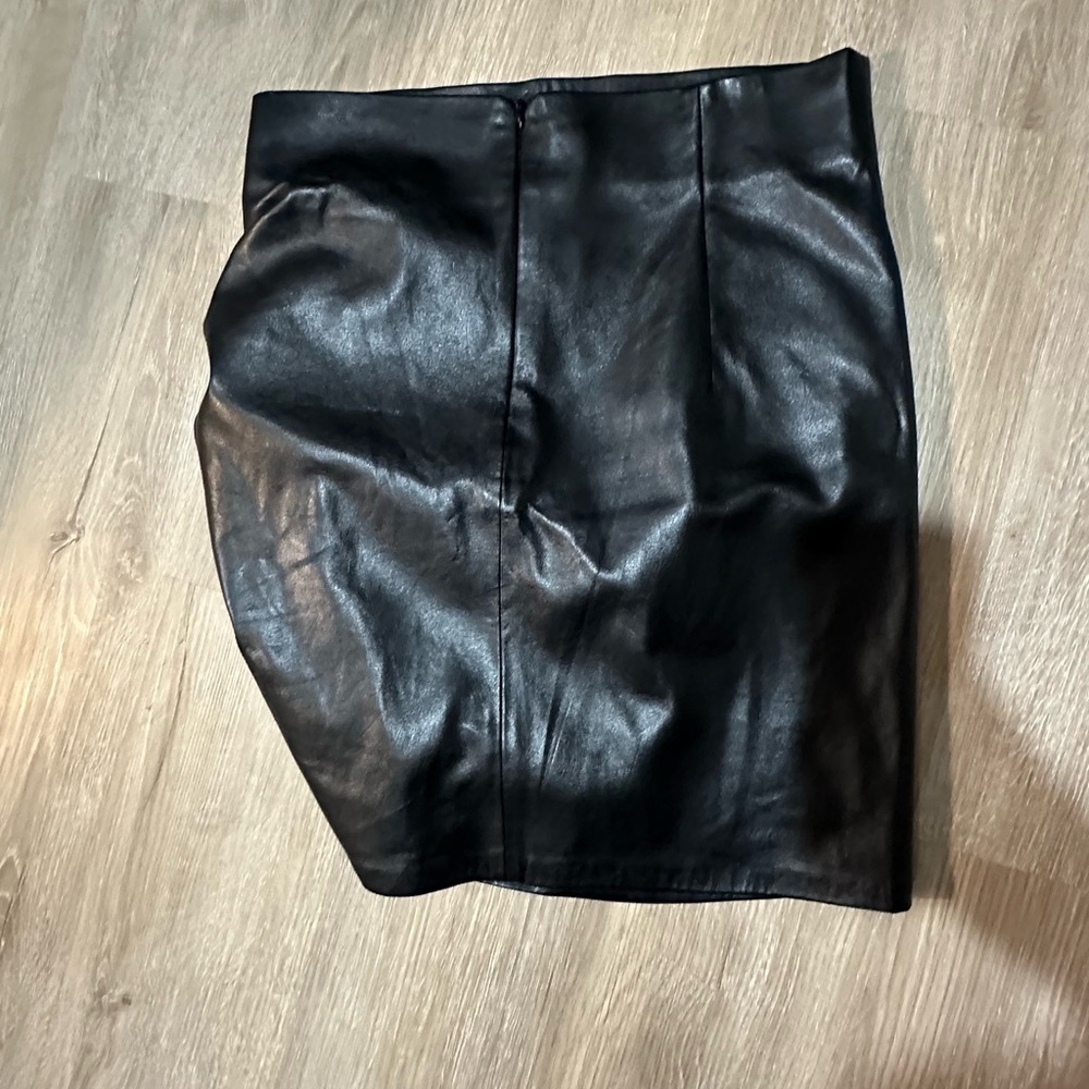 Zara Black Faux Leather Skirt with Side Ruching Size S 🦄 - Picture 5 of 7